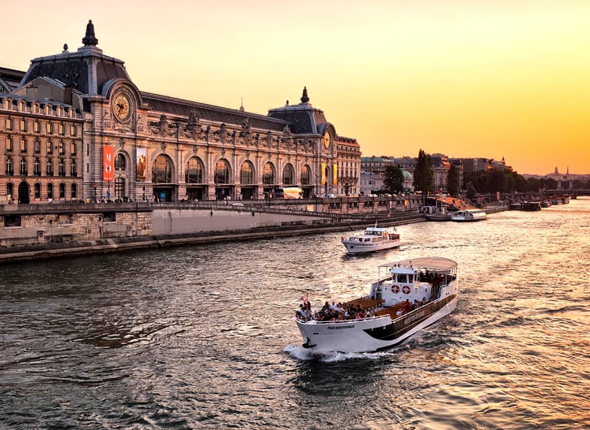 meilleures-activités-evjf-Paris-sortie-en-Bateau-Paris