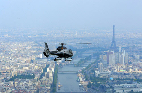 meilleures activités evjf paris - survol en helicoptère paris