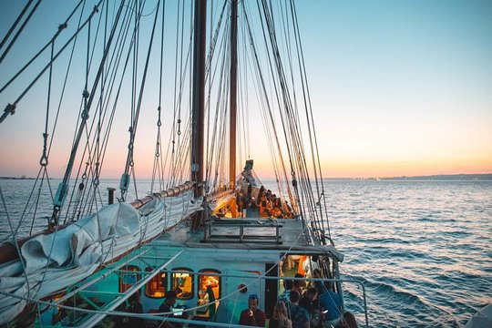 meilleures activités evjf lisbonne - croisière en yacht lisbonne