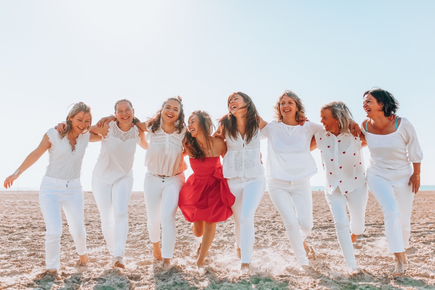 shooting photo evjf deauville plage robe rouge