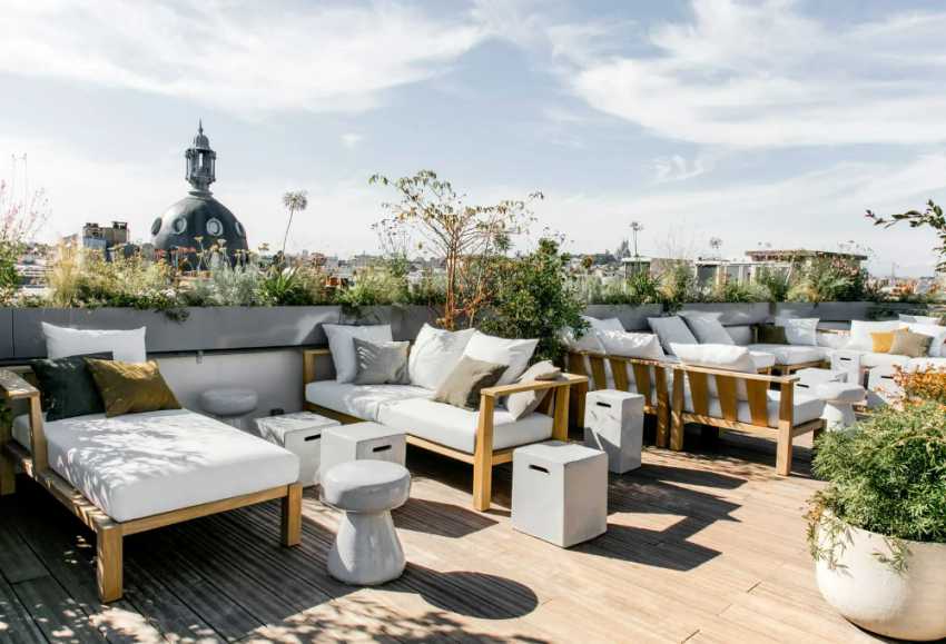 soiree sur un rooftop a paris pendant un enterrement de vie de jeune fille