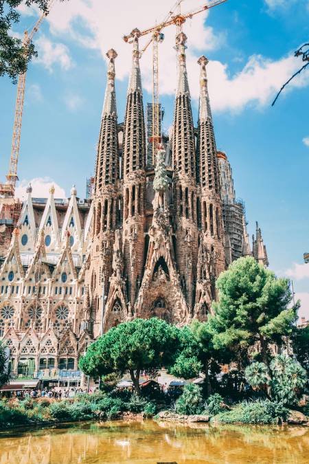 visiter la sagrada familia pendant un evjf a barcelone