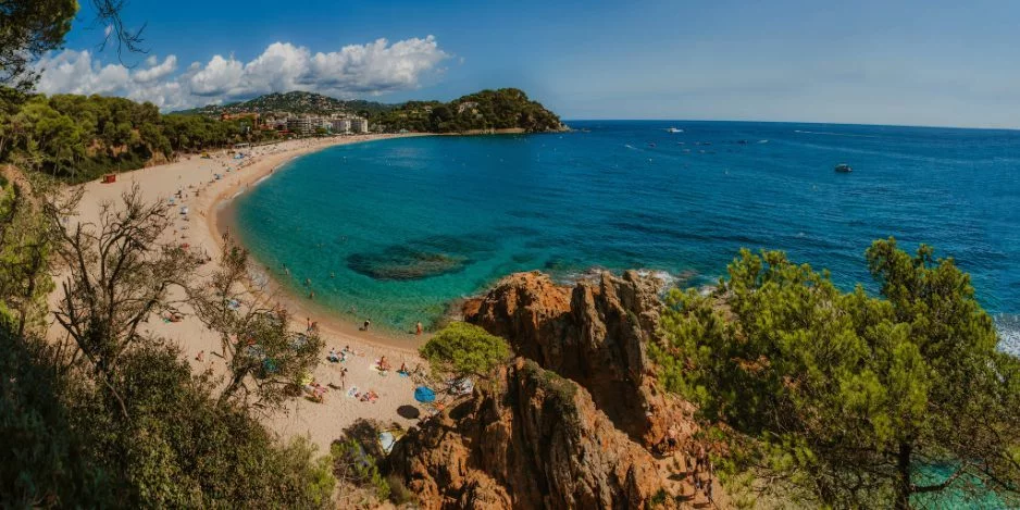 plage de lloret de mar pendant un evjf entre copines